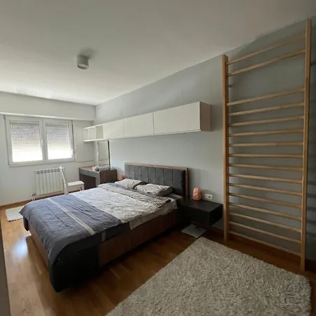 アパート Garden スコピエ